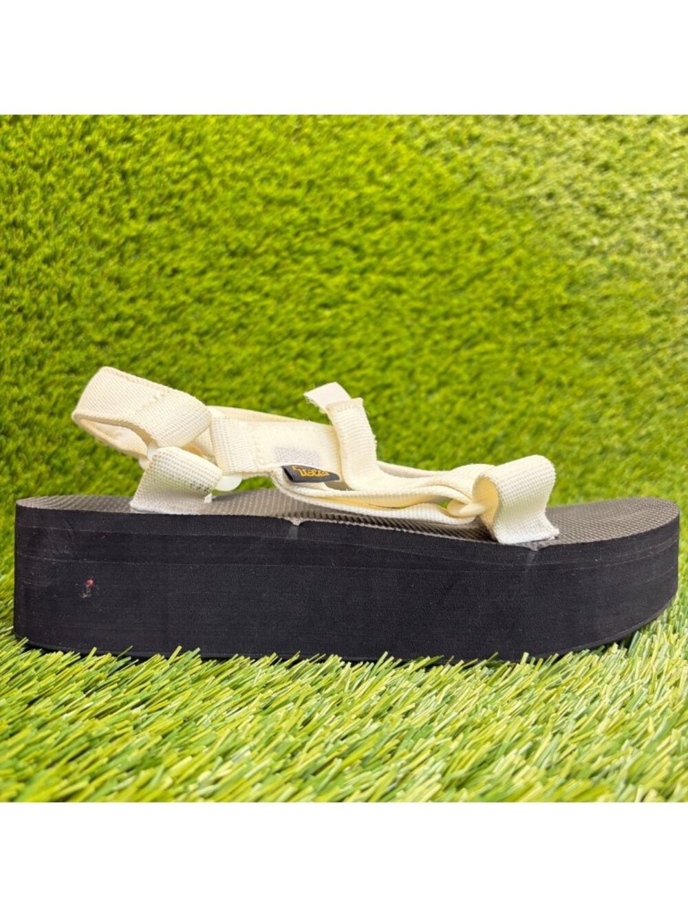 Teva Flatform Universal Womens Size 8 Cream Black Beach Outdoor Strappy Sandals